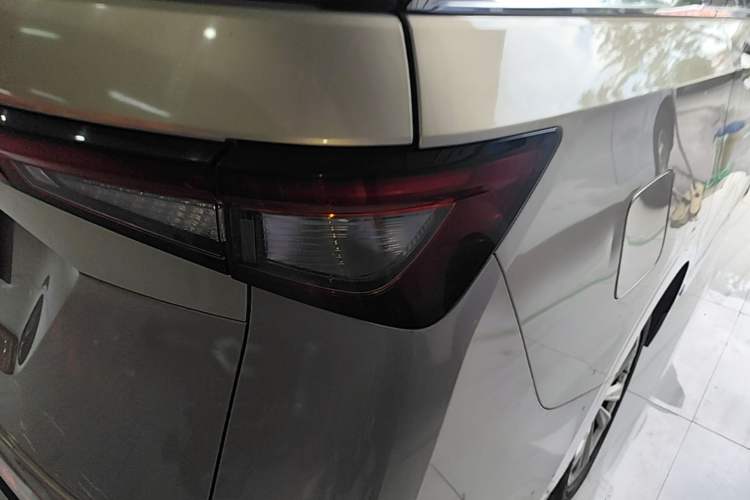 Used Wuling Jiachen 2022 1.5L Manual Comfort Edition Right Rear Taillight