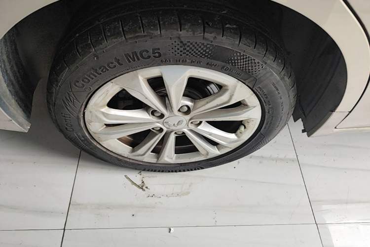 Used Wuling Jiachen 2022 1.5L Manual Comfort Edition Right Rear Wheel Hub