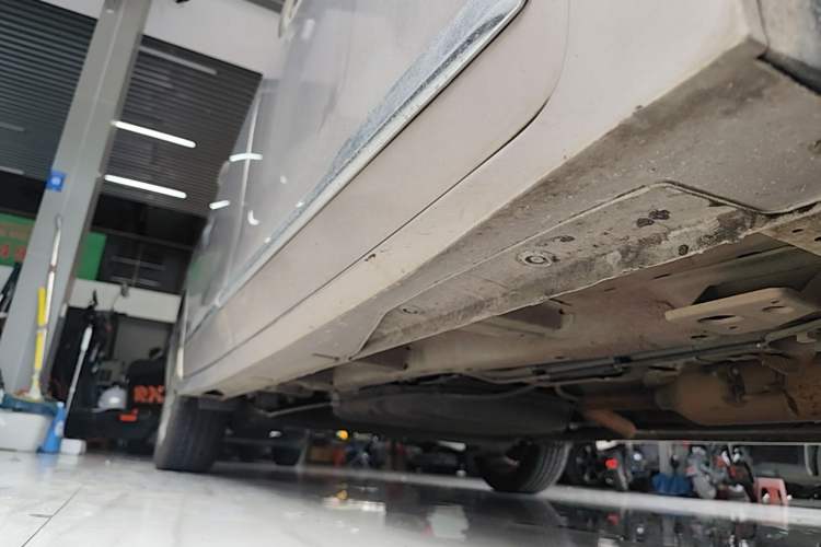 Used Wuling Jiachen 2022 1.5L Manual Comfort Edition Right Side Sill