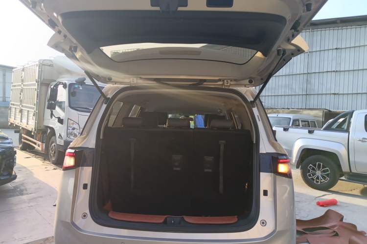 Used Wuling Jiachen 2022 1.5L Manual Comfort Edition Trunk