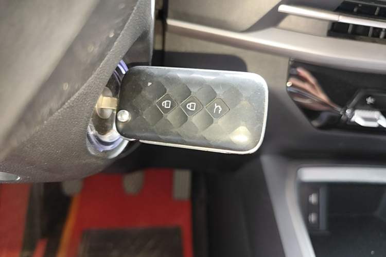 Used Wuling Jiachen 2022 1.5L Manual Comfort Edition Vehicle Key