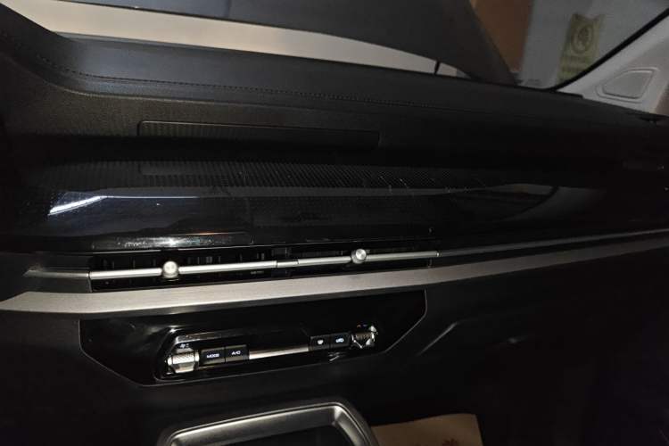 Used Wuling Jiachen 2022 1.5L Manual Enjoyment Elite Model Audio And AC Panel