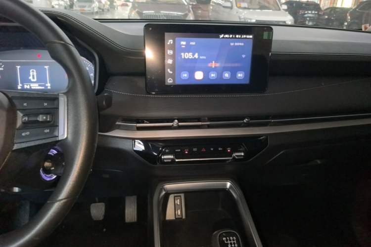 Used Wuling Jiachen 2022 1.5L Manual Comfort Edition Audio And AC Panel