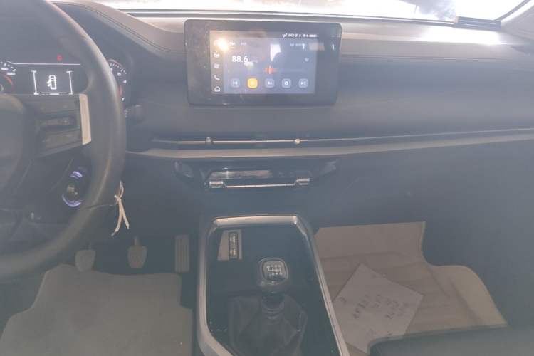 Used Wuling Jiachen 2022 1.5L Manual Comfort Edition Audio And AC Panel