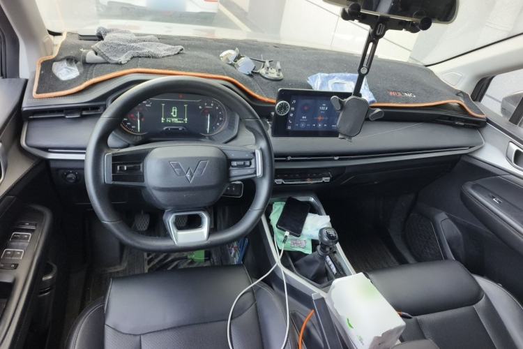 Used Wuling Jiachen 2022 1.5L Manual Comfort Edition Center Console