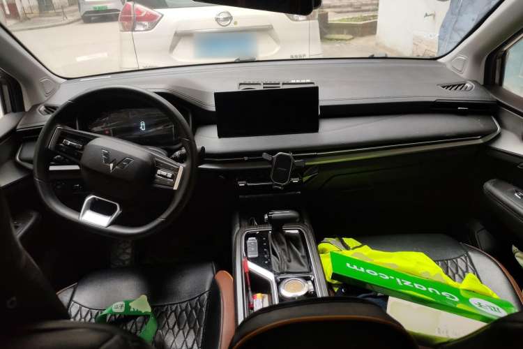 Used Wuling Jiachen 2022 1.5T CVT Smart Luxury Version Center Console
