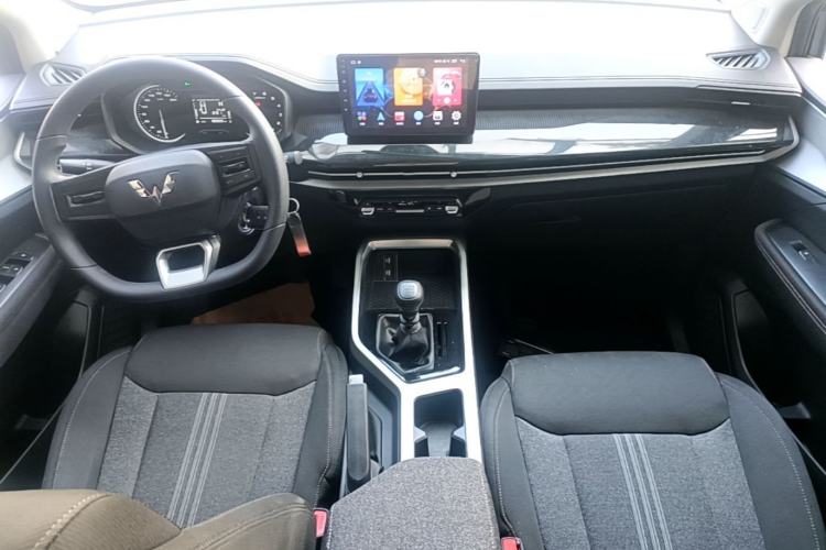 Used Wuling Jiachen 2022 1.5L Manual Enjoyment Elite Model Center Console