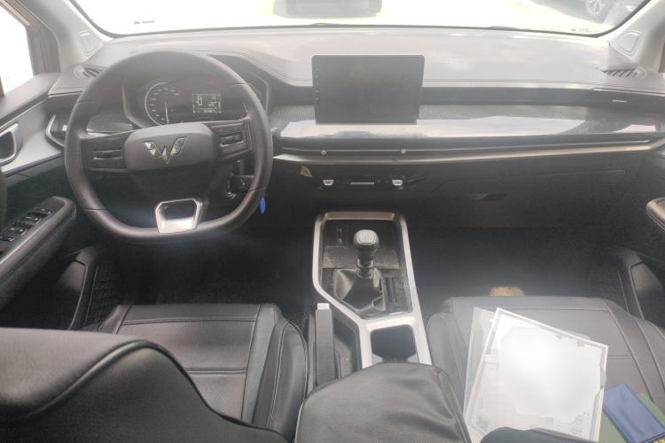 Used Wuling Jiachen 2022 1.5L Manual Enjoyment Elite Model Center Console