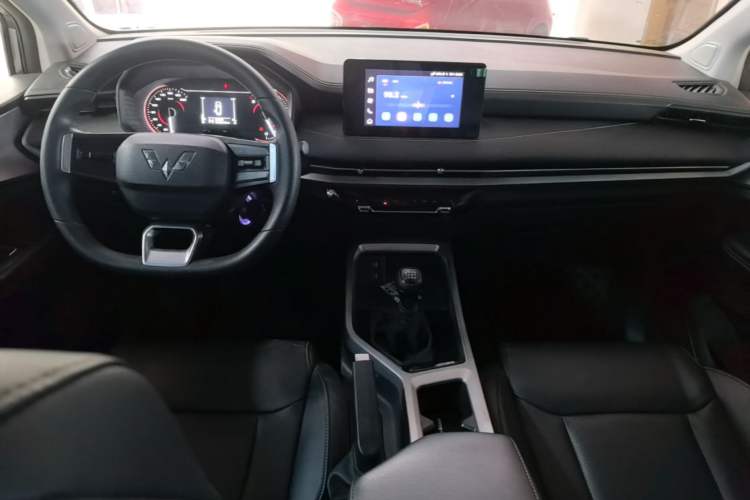 Used Wuling Jiachen 2022 1.5T Manual Light Enjoyment Dynamic Version Center Console