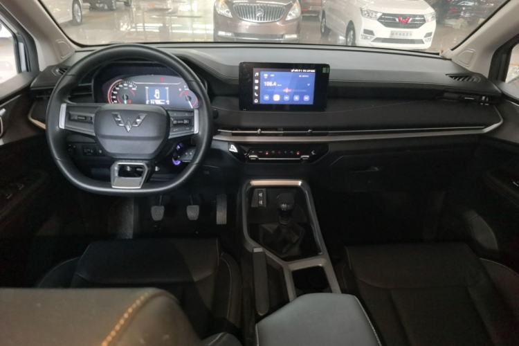 Used Wuling Jiachen 2022 1.5L Manual Comfort Edition Center Console