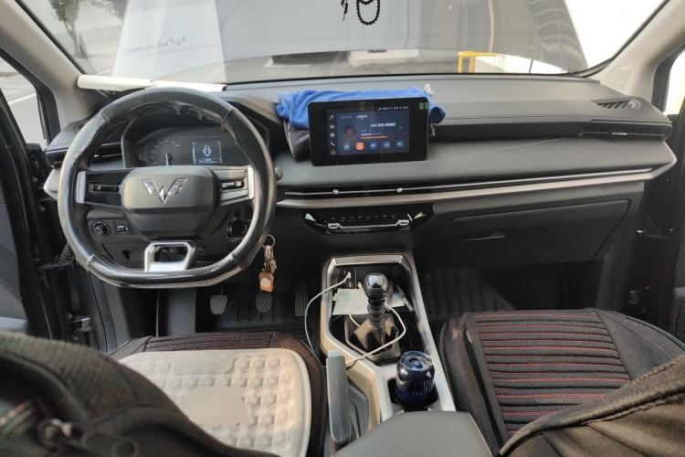 Used Wuling Jiachen 2022 1.5L Manual Comfort Edition Center Console