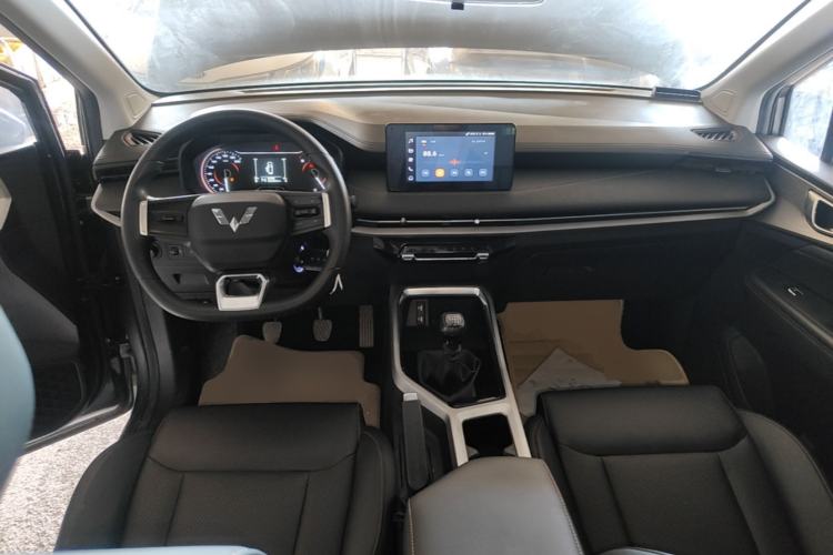 Used Wuling Jiachen 2022 1.5L Manual Comfort Edition Center Console