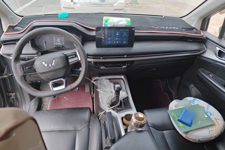 Used Wuling Jiachen 2022 1.5L Manual Comfort Edition Center Console