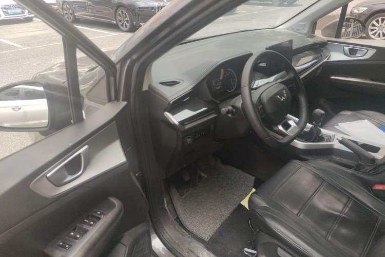 Used Wuling Jiachen 2022 1.5L Manual Enjoyment Elite Model Driver Seat