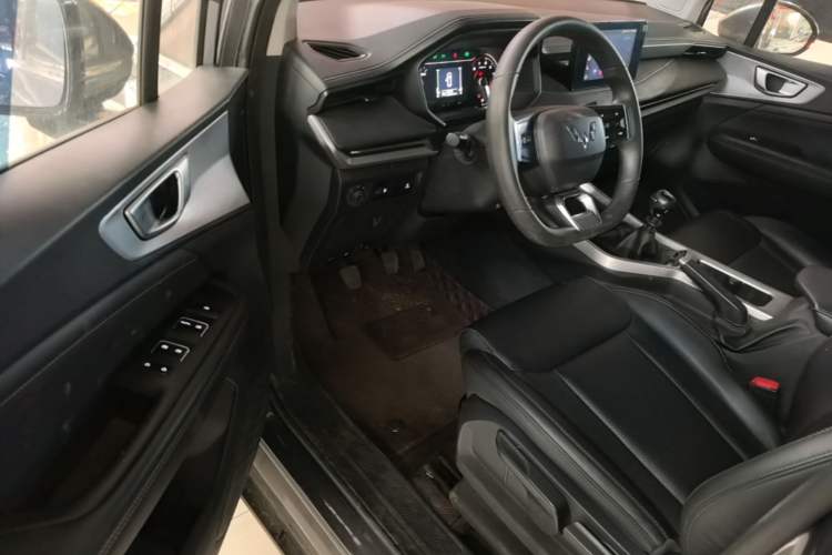 Used Wuling Jiachen 2022 1.5T Manual Light Enjoyment Dynamic Version Driver Seat