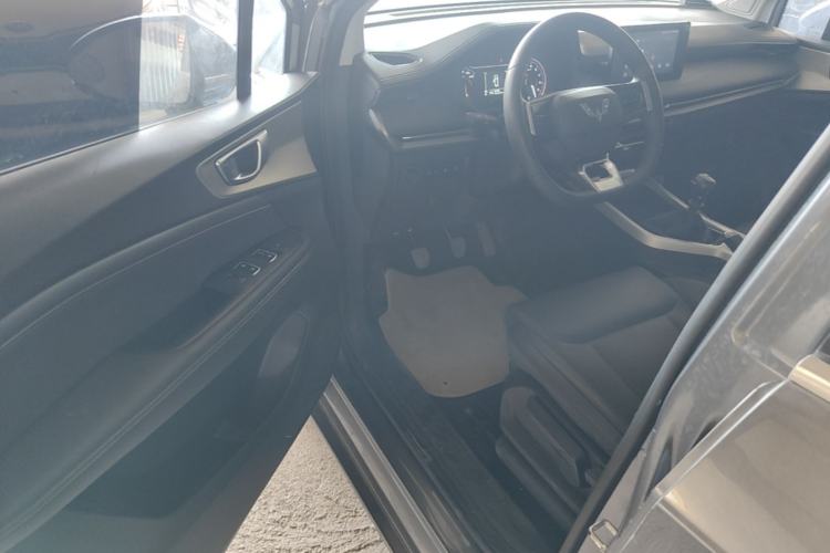 Used Wuling Jiachen 2022 1.5L Manual Comfort Edition Driver Seat