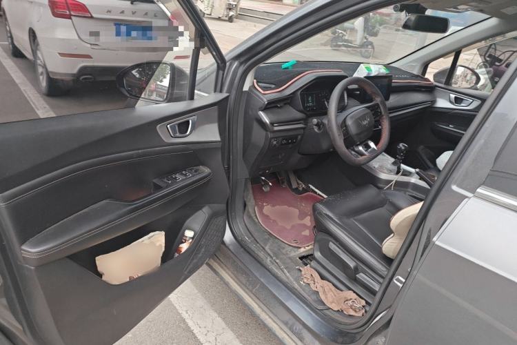 Used Wuling Jiachen 2022 1.5L Manual Comfort Edition Driver Seat
