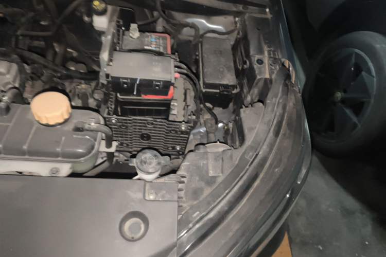 Used Wuling Jiachen 2022 1.5L Manual Enjoyment Elite Model Engine Bay Left