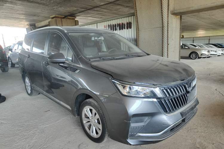 Used Wuling Jiachen 2022 1.5L Manual Comfort Edition Exterior 1