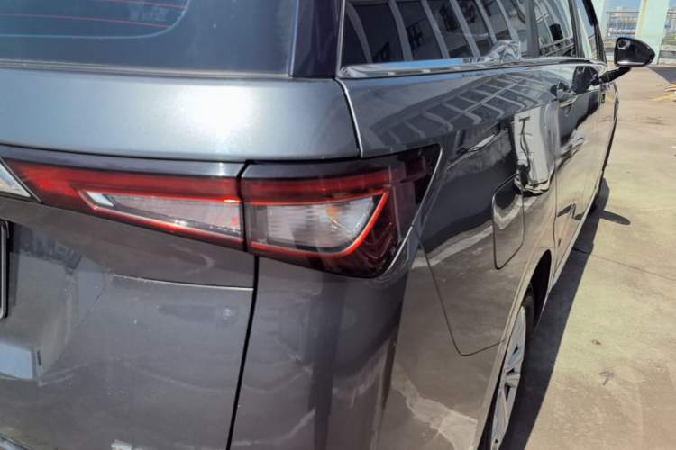Used Wuling Jiachen 2022 1.5T CVT Smart Luxury Version Exterior 3