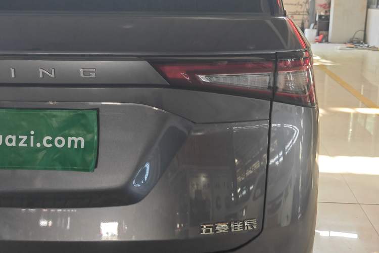 Used Wuling Jiachen 2022 1.5L Manual Comfort Edition Exterior 3