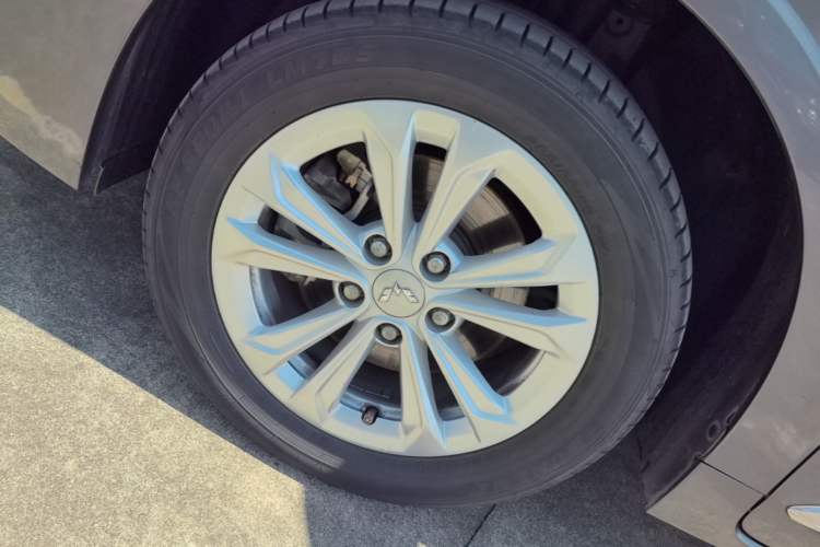Used Wuling Jiachen 2022 1.5T CVT Smart Luxury Version Exterior 4