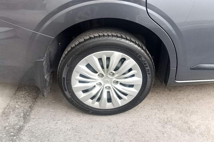 Used Wuling Jiachen 2022 1.5L Manual Enjoyment Elite Model Exterior 5