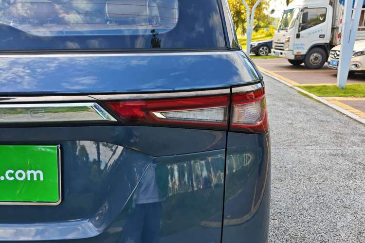 Used Wuling Jiachen 2022 1.5T CVT Deluxe Flagship Edition Exterior 6