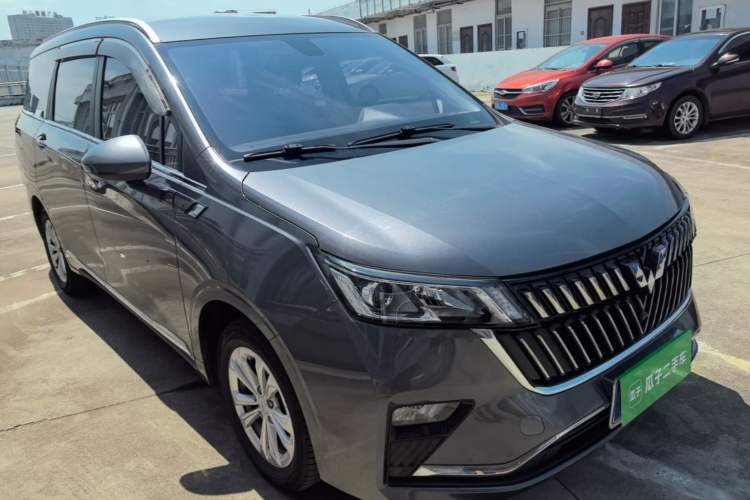 Used Wuling Jiachen 2022 1.5T CVT Smart Luxury Version Front Right 45 Deg