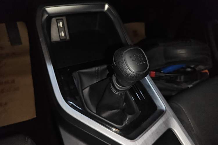Used Wuling Jiachen 2022 1.5L Manual Enjoyment Elite Model Gear Lever