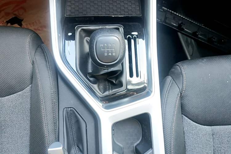 Used Wuling Jiachen 2022 1.5L Manual Enjoyment Elite Model Gear Lever