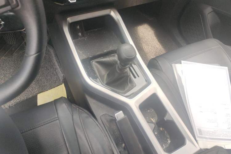 Used Wuling Jiachen 2022 1.5L Manual Enjoyment Elite Model Gear Lever