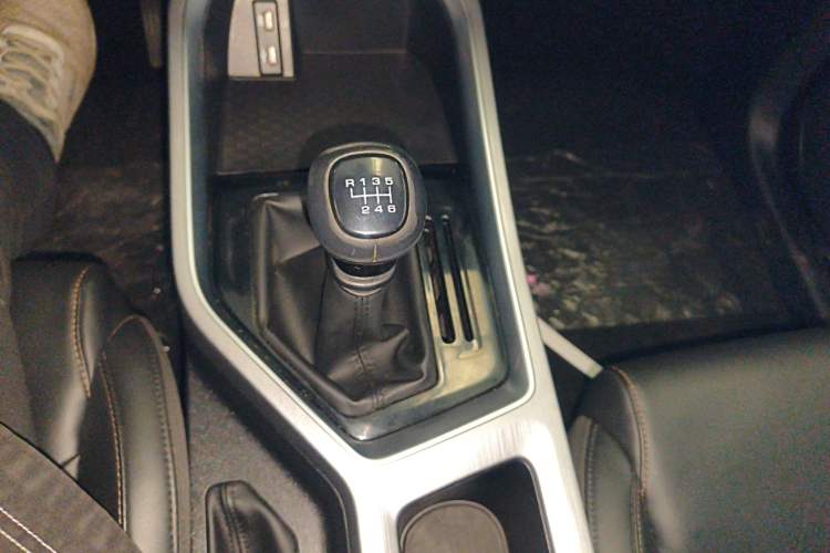 Used Wuling Jiachen 2022 1.5T Manual Light Enjoyment Dynamic Version Gear Lever
