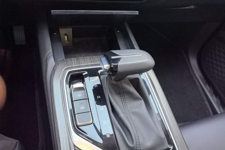 Used Wuling Jiachen 2022 1.5T CVT Smart Luxury Version Gear Lever