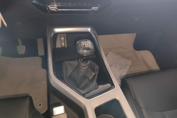 Used Wuling Jiachen 2022 1.5L Manual Comfort Edition Gear Lever