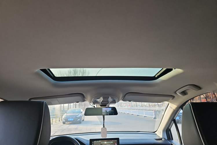 Used Wuling Jiachen 2022 1.5T CVT Deluxe Flagship Edition Headliner