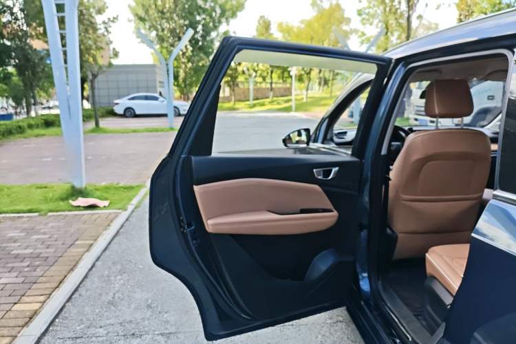 Used Wuling Jiachen 2022 1.5T CVT Deluxe Flagship Edition Interior 5