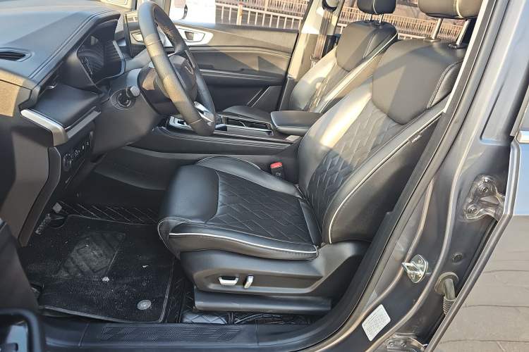 Used Wuling Jiachen 2022 1.5T CVT Deluxe Flagship Edition Left Front Seat