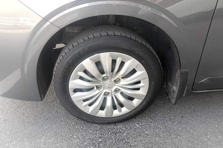 Used Wuling Jiachen 2022 1.5L Manual Enjoyment Elite Model Left Front Wheel Hub