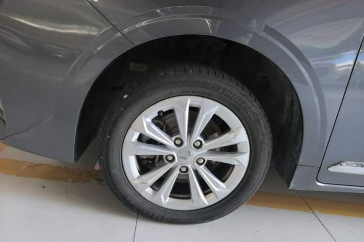 Used Wuling Jiachen 2022 1.5L Manual Comfort Edition Left Front Wheel Hub