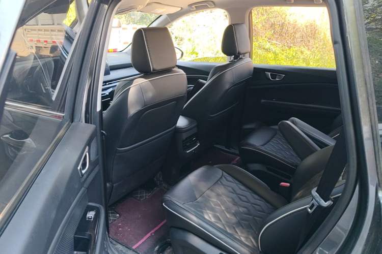 Used Wuling Jiachen 2022 1.5T CVT Deluxe Flagship Edition Left Rear Seat