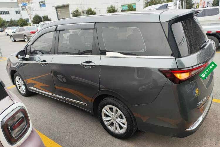Used Wuling Jiachen 2022 1.5T CVT Smart Luxury Version Left Side