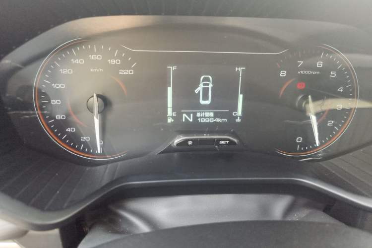 Used Wuling Jiachen 2022 1.5T Manual Comfort & Dynamic Version Odometer Close Up
