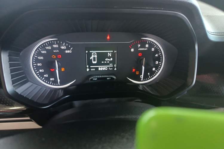 Used Wuling Jiachen 2022 1.5L Manual Enjoyment Elite Model Odometer Close Up