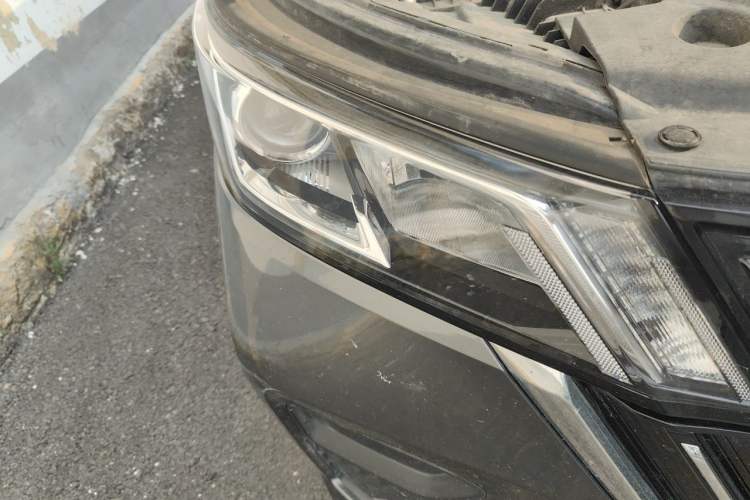 Used Wuling Jiachen 2022 1.5L Manual Comfort Edition Right Front Headlight
