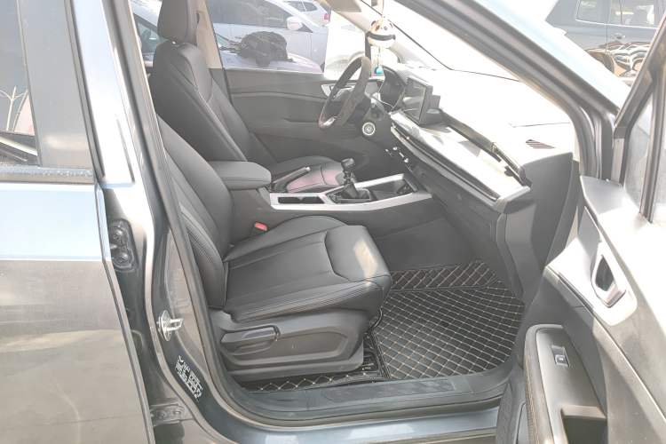 Used Wuling Jiachen 2022 1.5L Manual Enjoyment Elite Model Right Front Seat