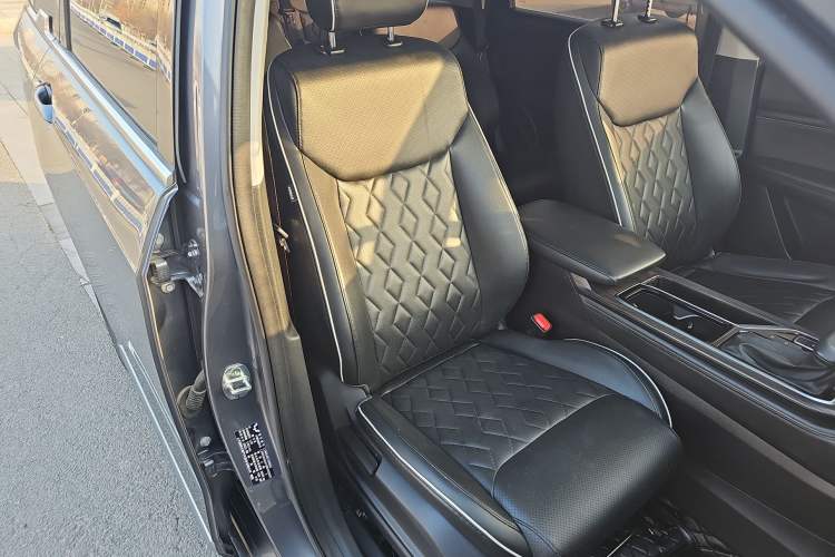 Used Wuling Jiachen 2022 1.5T CVT Deluxe Flagship Edition Right Front Seat