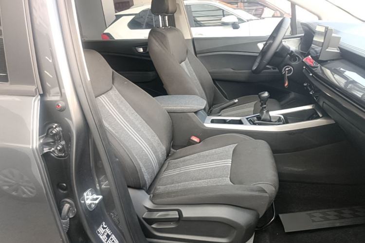 Used Wuling Jiachen 2022 1.5L Manual Enjoyment Elite Model Right Front Seat
