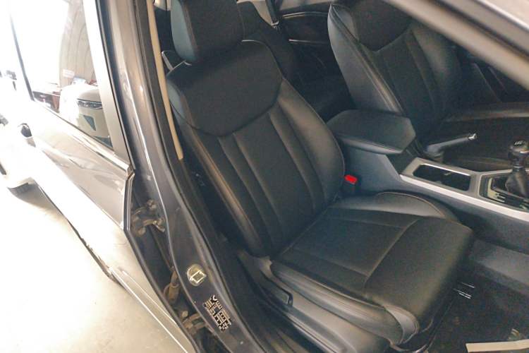 Used Wuling Jiachen 2022 1.5T Manual Light Enjoyment Dynamic Version Right Front Seat