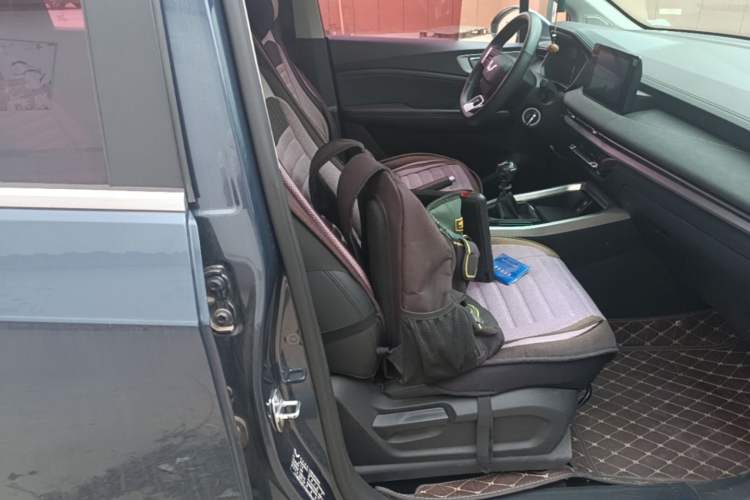 Used Wuling Jiachen 2022 1.5L Manual Light Comfort Edition Right Front Seat